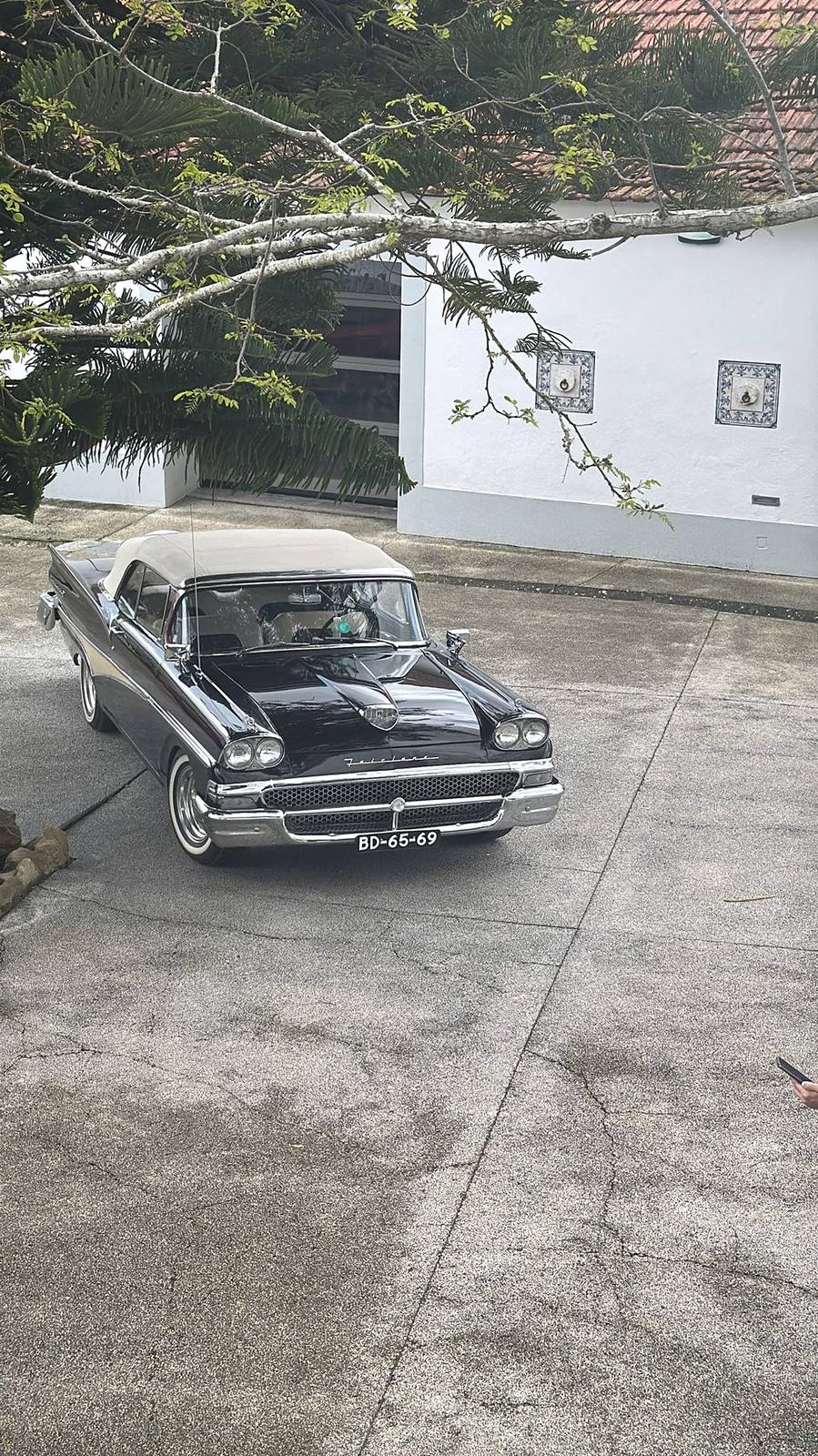 Vintage car at Quinta do Boiro